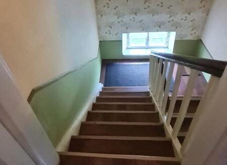 Mehrfamilienhaus mit Garage und viel Grünfläche zu verkaufen!