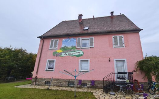 Mehrfamilienhaus mit Garage und viel Grünfläche zu verkaufen!