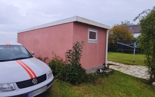 Mehrfamilienhaus mit Garage und viel Grünfläche zu verkaufen!