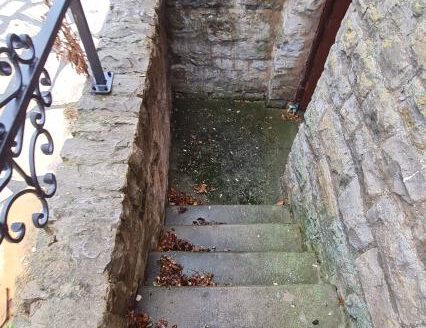 Mehrfamilienhaus mit Garage und viel Grünfläche zu verkaufen!