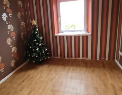 Mehrfamilienhaus mit Garage und viel Grünfläche zu verkaufen!