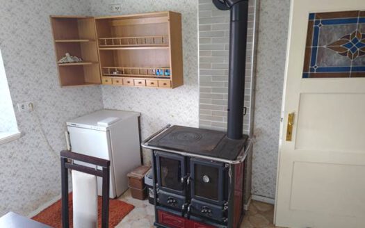 Mehrfamilienhaus mit Garage und viel Grünfläche zu verkaufen!