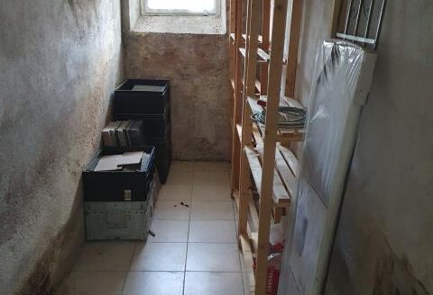 Mehrfamilienhaus mit Garage und viel Grünfläche zu verkaufen!