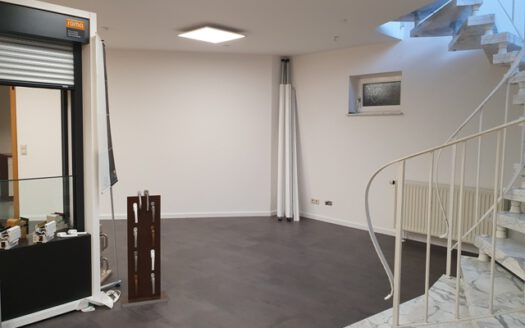 Helle Ausstellungs- und Ladenfläche in der Innenstadt zu vermieten!