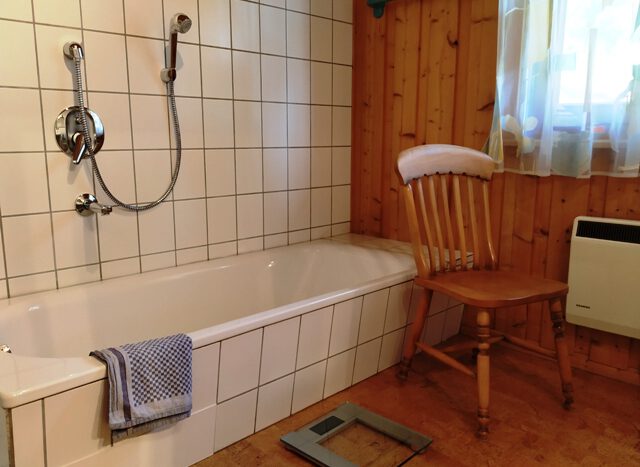 EG_Badezimmer mit Wanne ...