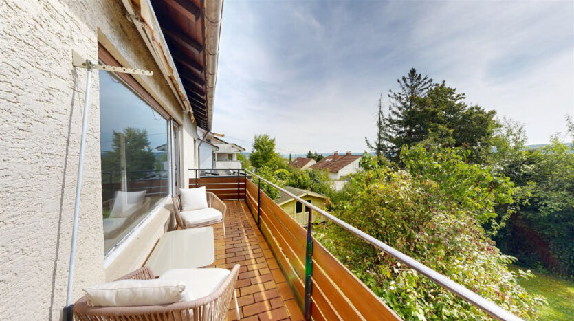 Großer Süd-Balkon ...