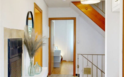 Freistehendes Einfamilienhaus mit ELW in begehrter Wohnlage