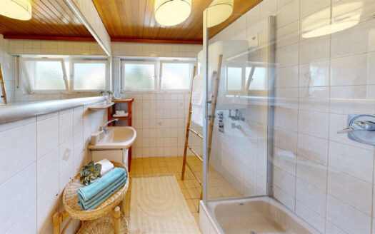 Freistehendes Einfamilienhaus mit ELW in begehrter Wohnlage