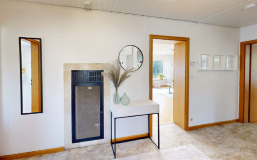 Freistehendes Einfamilienhaus mit ELW in begehrter Wohnlage