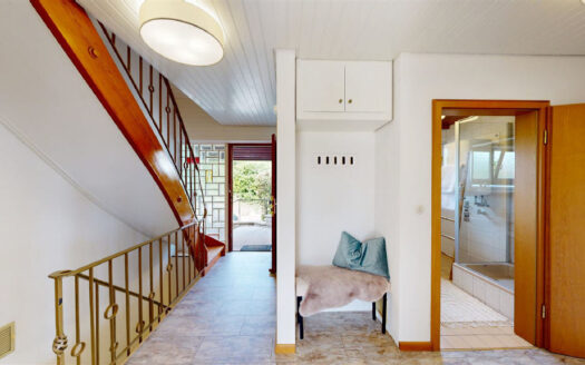 Freistehendes Einfamilienhaus mit ELW in begehrter Wohnlage