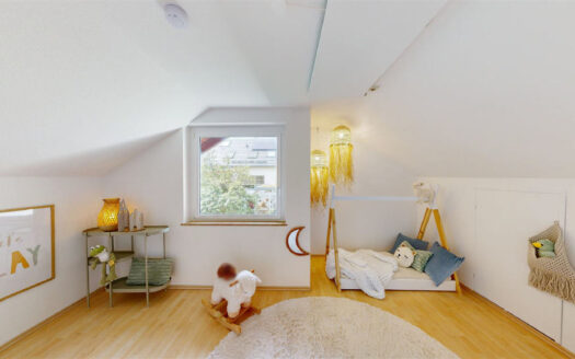 Freistehendes Einfamilienhaus mit ELW in begehrter Wohnlage