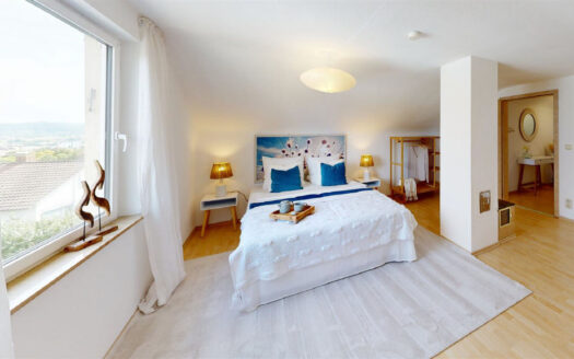 Freistehendes Einfamilienhaus mit ELW in begehrter Wohnlage