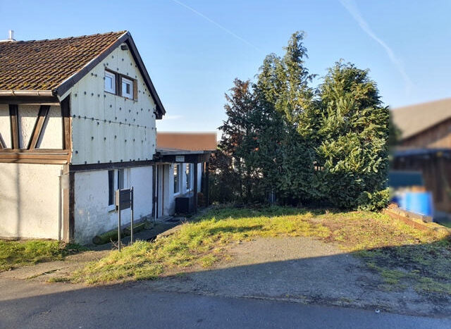 Außenansicht mit Stellplatz