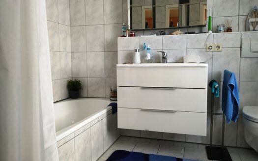 Sonnige Lage im bevorzugten Wohngebiet „Kirchberg“ – Einfamilienhaus mit Einliegerwohnung-