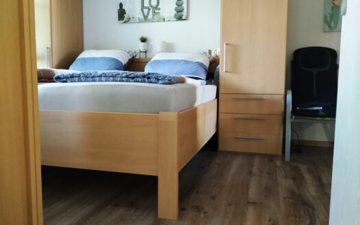 Sonnige Lage im bevorzugten Wohngebiet „Kirchberg“ – Einfamilienhaus mit Einliegerwohnung-