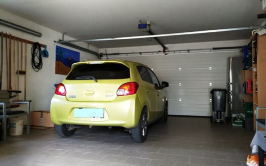 Sonnige Lage im bevorzugten Wohngebiet „Kirchberg“ – Einfamilienhaus mit Einliegerwohnung-