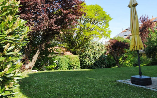 Sonnige Lage im bevorzugten Wohngebiet „Kirchberg“ – Einfamilienhaus mit Einliegerwohnung-