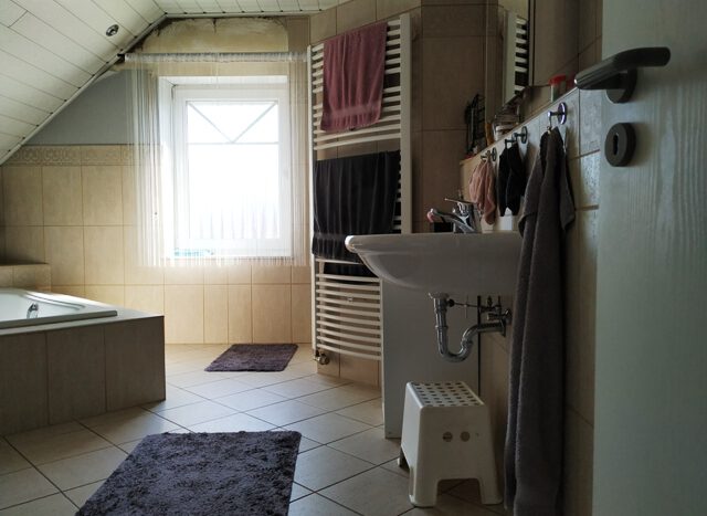 Badezimmer mit Handtuchheizkörper