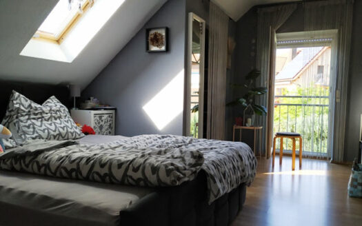 Sonnige Lage im bevorzugten Wohngebiet „Kirchberg“ – Einfamilienhaus mit Einliegerwohnung-