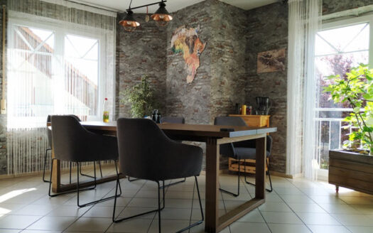 Sonnige Lage im bevorzugten Wohngebiet „Kirchberg“ – Einfamilienhaus mit Einliegerwohnung-