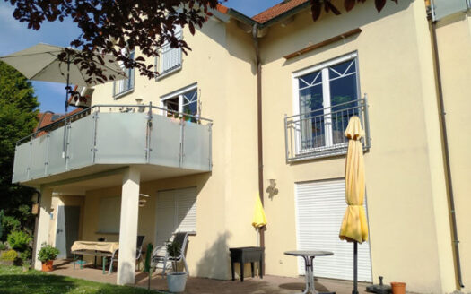 Sonnige Lage im bevorzugten Wohngebiet „Kirchberg“ – Einfamilienhaus mit Einliegerwohnung-