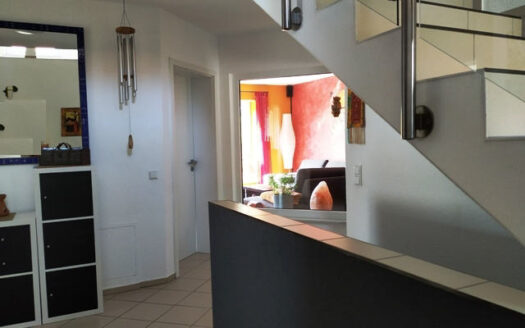 Sonnige Lage im bevorzugten Wohngebiet „Kirchberg“ – Einfamilienhaus mit Einliegerwohnung-