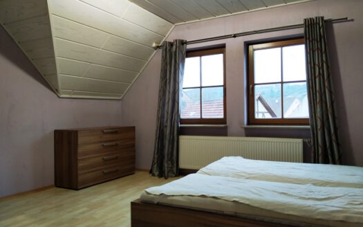 Ein-/Zweifamilienhaus zur Selbstnutzung oder als Kapitalanlage in Elpersheim