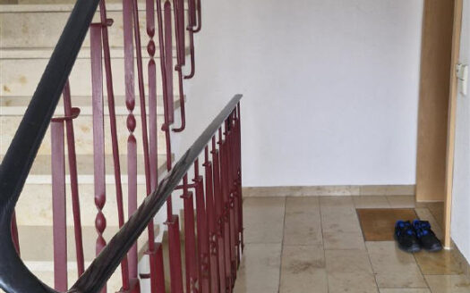 Dreifamilienhaus mit Garten, Garage und drei Stellplätzen