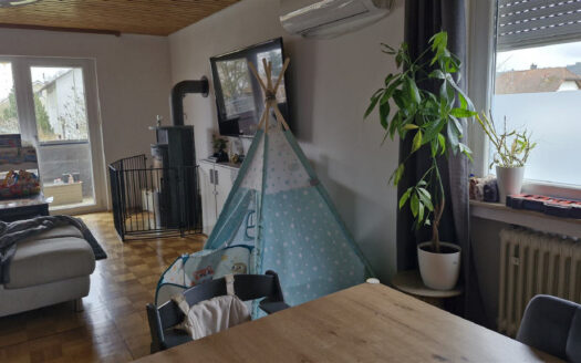 Dreifamilienhaus mit Garten, Garage und drei Stellplätzen