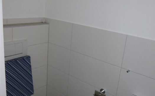 Große 3 Zimmer-Wohnung mit zwei KFZ-Stellplätze – ohne Balkon!!!