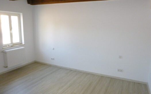 Große 3 Zimmer-Wohnung mit zwei KFZ-Stellplätze – ohne Balkon!!!