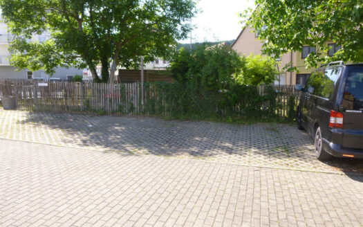 Große 3 Zimmer-Wohnung mit zwei KFZ-Stellplätze – ohne Balkon!!!