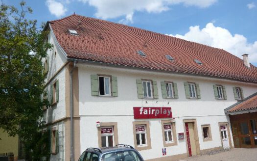 Große 3 Zimmer-Wohnung mit zwei KFZ-Stellplätze – ohne Balkon!!!