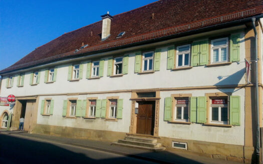 Große 3 Zimmer-Wohnung mit zwei KFZ-Stellplätze – ohne Balkon!!!
