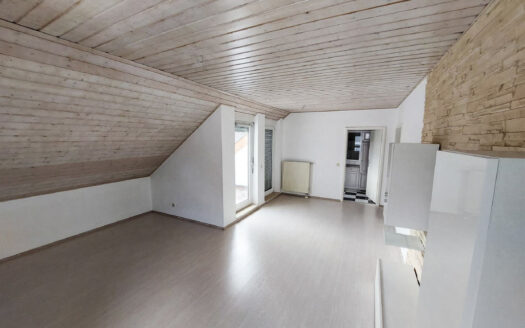 Gemütliche 2-Zimmer-Dachgeschosswohnung mit Loggia in Lauda