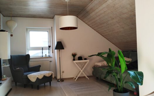 Gemütliche 2-Zimmer-Dachgeschosswohnung mit Loggia in Lauda