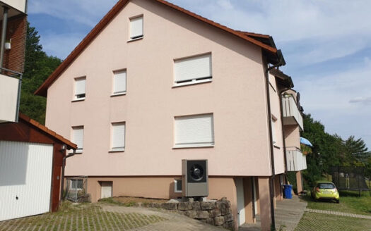 3-Zimmer-Wohnung mit Balkon und Stellplatz am Stadtrand zu verkaufen!