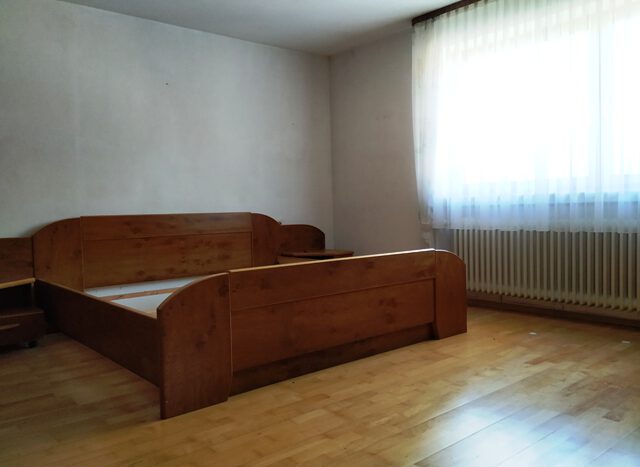 Schlafzimmer mit Holzboden