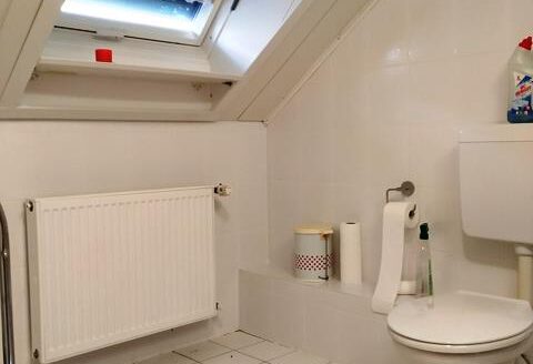 Einfamilienwohnhaus mit 2 Garagen und großem Grundstück in Rüsselhausen