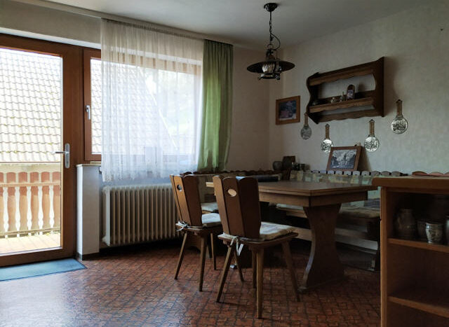 ... mit Zugang zum Balkon bzw. Nebeneingang