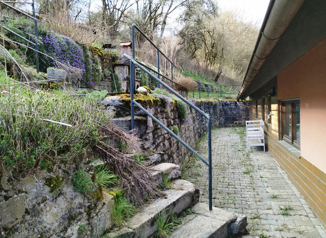 Hinter dem Haus / Freisitzmöglichkeiten für schöne