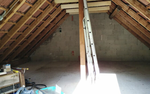 Einfamilienwohnhaus mit 2 Garagen und großem Grundstück in Rüsselhausen