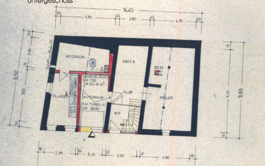 Einfamilienwohnhaus mit 2 Garagen und großem Grundstück in Rüsselhausen