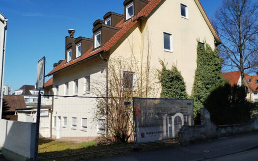 Renovierungsbedürftiges Wohn- und Geschäftshaus in der Innenstadt