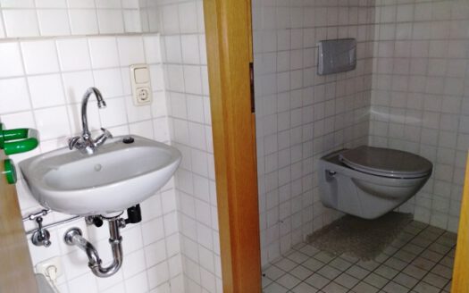 Renovierungsbedürftiges Wohn- und Geschäftshaus in der Innenstadt