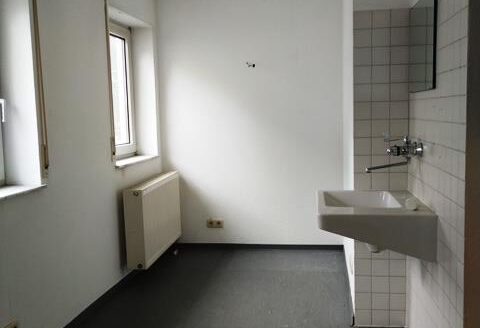 Renovierungsbedürftiges Wohn- und Geschäftshaus in der Innenstadt