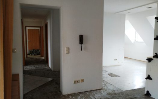 Renovierungsbedürftiges Wohn- und Geschäftshaus in der Innenstadt