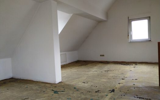 Renovierungsbedürftiges Wohn- und Geschäftshaus in der Innenstadt