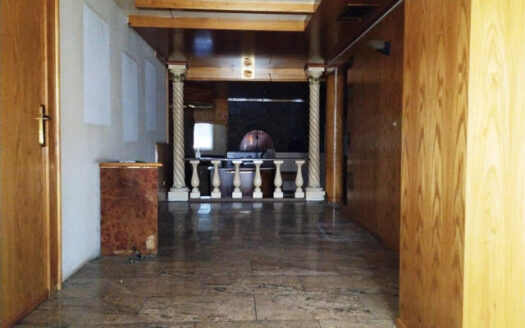 Renovierungsbedürftiges Wohn- und Geschäftshaus in der Innenstadt